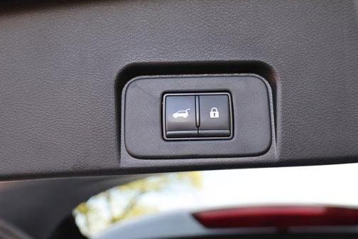 Everest White Pearl 2024 Nissan Rogue SV