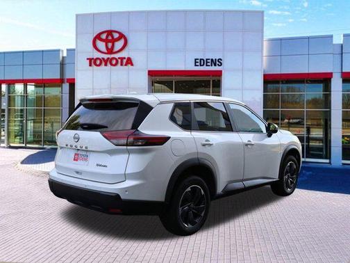 Everest White Pearl 2024 Nissan Rogue SV