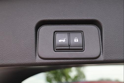 Pearl White Tricoat/Super Black 2021 Nissan Rogue Platinum