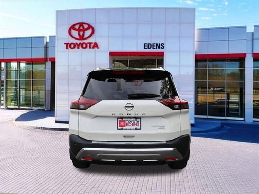 Pearl White Tricoat/Super Black 2021 Nissan Rogue Platinum