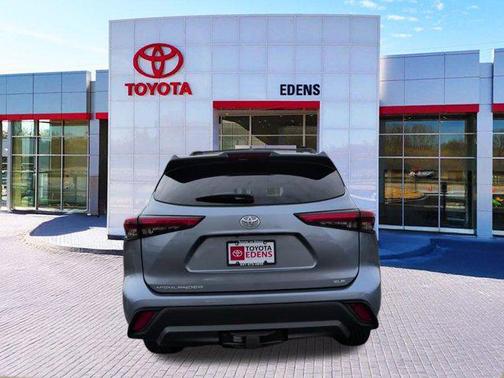 Moon Dust 2022 Toyota Highlander XLE