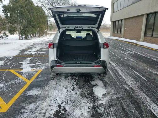 2023 Toyota RAV4 Hybrid SE