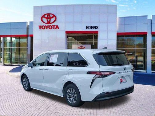 2022 Toyota Sienna LE