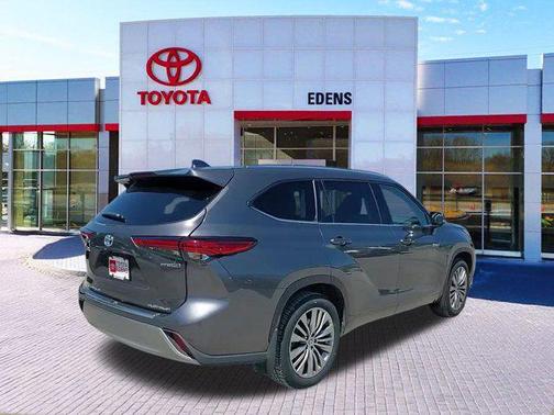 2021 Toyota Highlander Hybrid Platinum