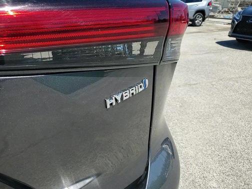 2021 Toyota Highlander Hybrid Platinum