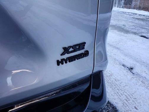 2021 Toyota RAV4 Hybrid SE