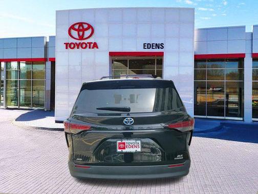 2022 Toyota Sienna XLE 7 Passenger