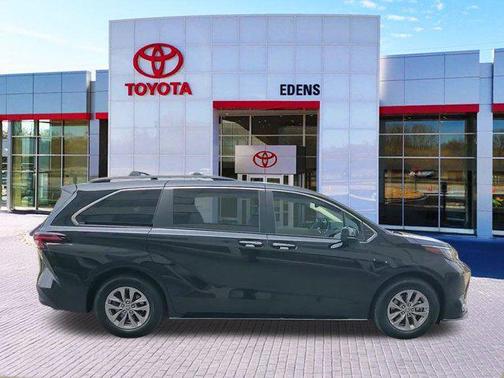 2022 Toyota Sienna XLE 7 Passenger