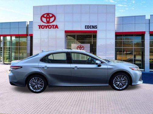 Celestial Silver Metallic 2018 Toyota Camry Hybrid XLE
