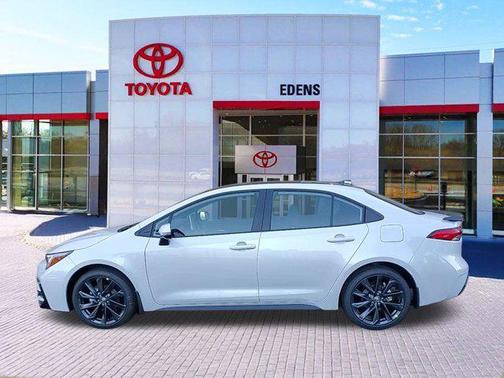 Wind Chill Pearl/Midnight Black Metallic 2026 Toyota Corolla SE