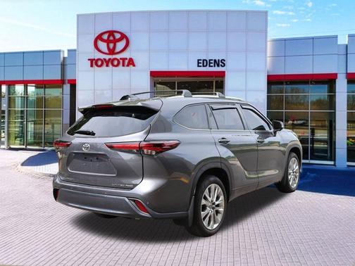 Magnetic Gray Metallic 2025 Toyota Highlander Limited