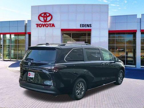 2025 Toyota Sienna XLE 7 Passenger