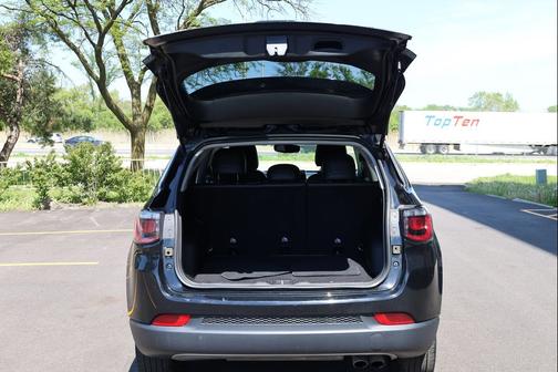 Diamond Black Crystal Pearlcoat 2022 Jeep Compass Limited