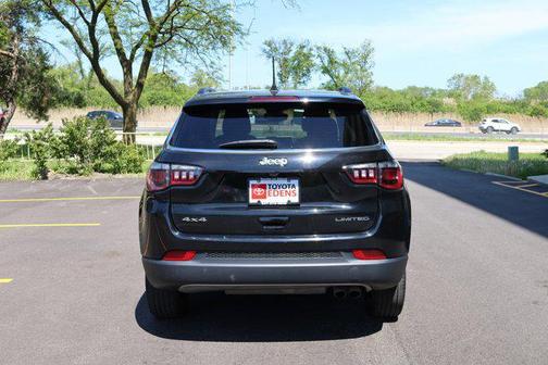 Diamond Black Crystal Pearlcoat 2022 Jeep Compass Limited