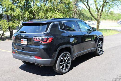 Diamond Black Crystal Pearlcoat 2022 Jeep Compass Limited