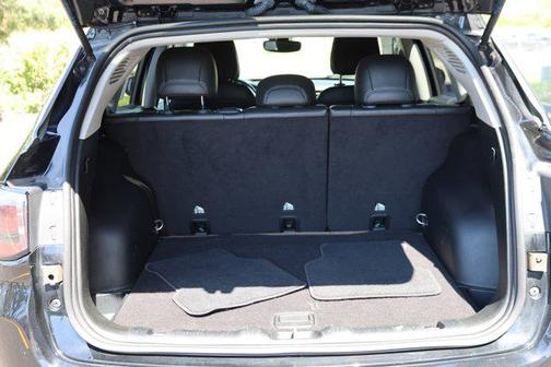 Diamond Black Crystal Pearlcoat 2022 Jeep Compass Limited