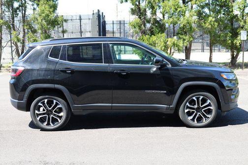 Diamond Black Crystal Pearlcoat 2022 Jeep Compass Limited