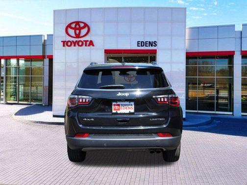 Diamond Black Crystal Pearlcoat 2022 Jeep Compass Limited