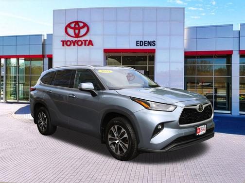 Moon Dust 2022 Toyota Highlander XLE