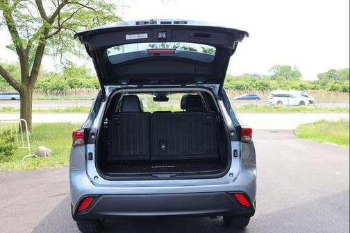 Moon Dust 2022 Toyota Highlander XLE