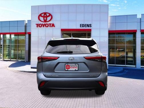 Moon Dust 2022 Toyota Highlander XLE