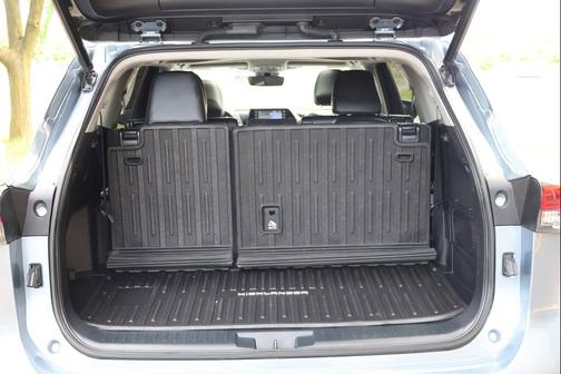 Moon Dust 2022 Toyota Highlander XLE
