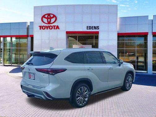2026 Toyota Highlander Hybrid Platinum