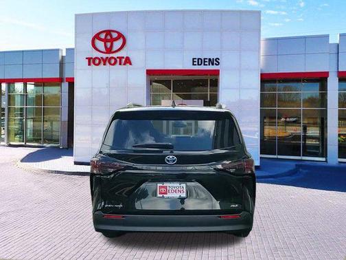 2025 Toyota Sienna XLE 7 Passenger