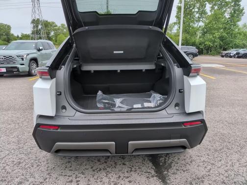 Wind Chill Pearl w/Midnight Black Metallic Roof 2026 Toyota C-HR XSE
