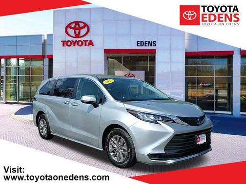 2022 Toyota Sienna LE