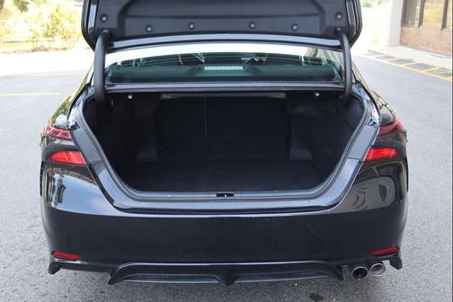 Midnight Black Metallic 2021 Toyota Camry SE