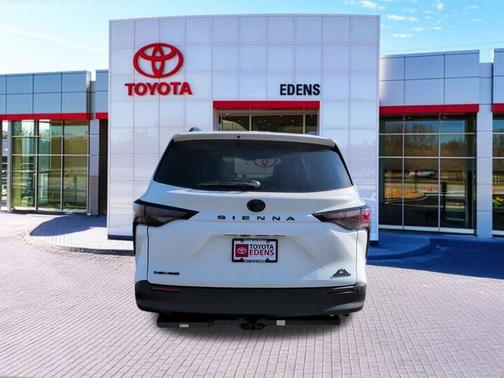 Ice Cap 2026 Toyota Sienna Woodland Edition