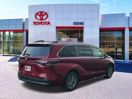 2025 Toyota Sienna XLE