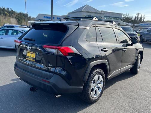 2020 Toyota RAV4 LE