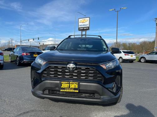 2020 Toyota RAV4 LE