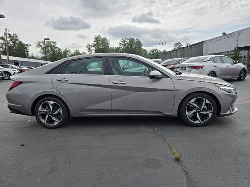2022 Hyundai ELANTRA Limited