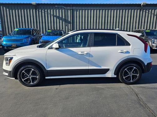 2024 Kia Niro LX
