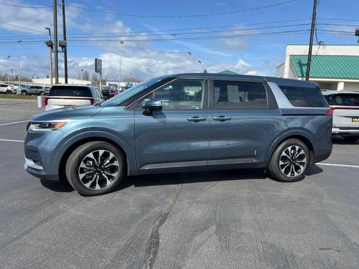 2024 Kia Carnival EX