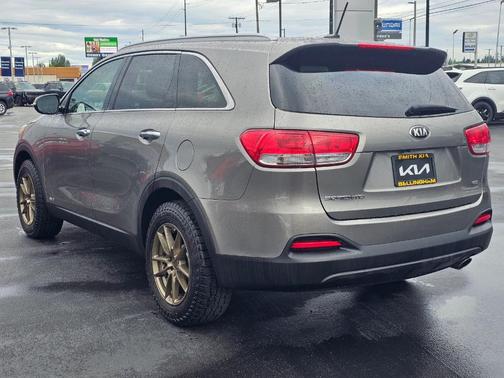 Titanium Silver 2017 Kia Sorento LX