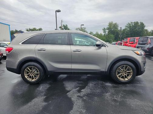 Titanium Silver 2017 Kia Sorento LX