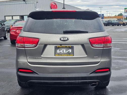 Titanium Silver 2017 Kia Sorento LX