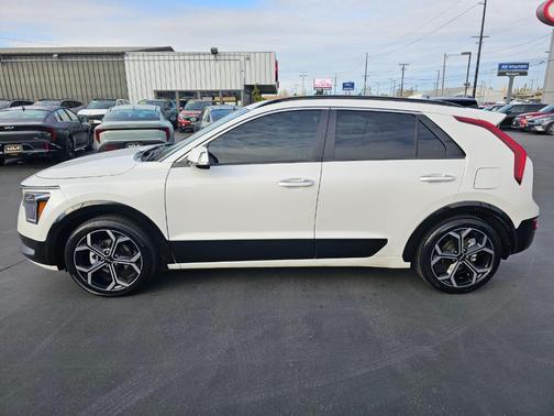 2023 Kia Niro SX