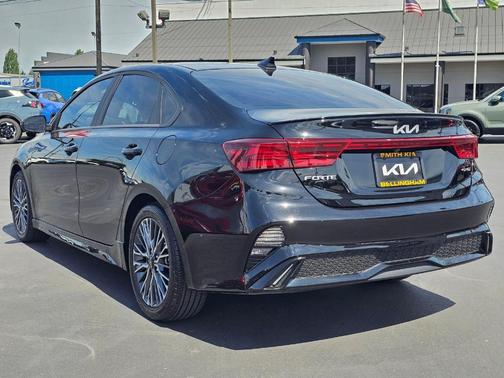 Aurora Black 2024 Kia Forte GT-Line