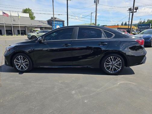 Aurora Black 2024 Kia Forte GT-Line