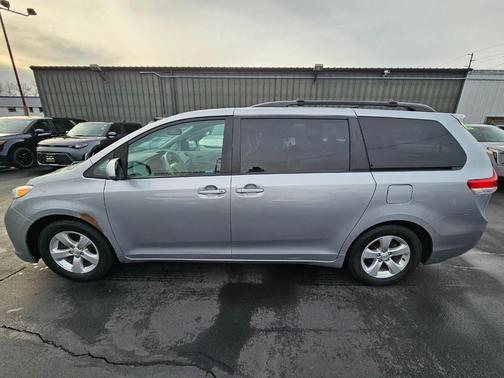 2014 Toyota Sienna LE