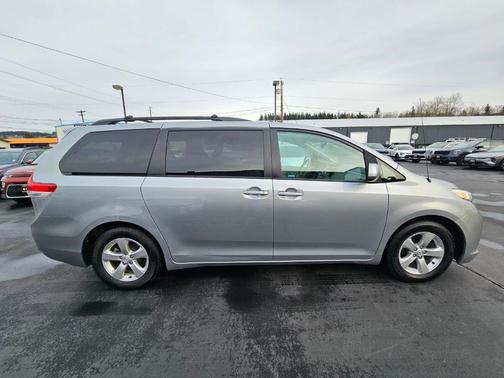 2014 Toyota Sienna LE
