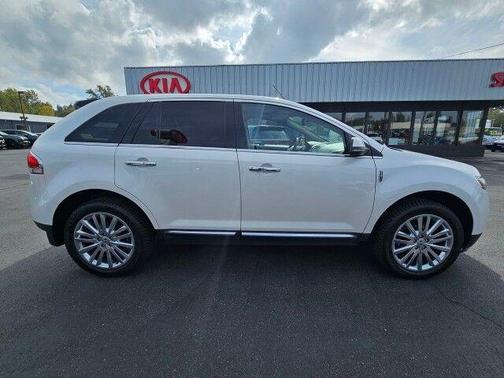 2013 Lincoln MKX Base