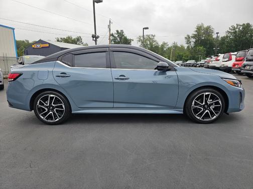 2t Gry Blk Roof 2024 Nissan Sentra SR