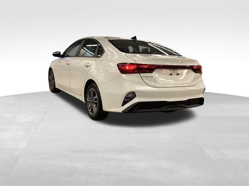 Snow White Pearl 2023 Kia Forte LXS