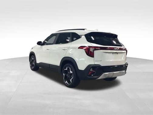 Snow White Pearl 2024 Kia Seltos EX